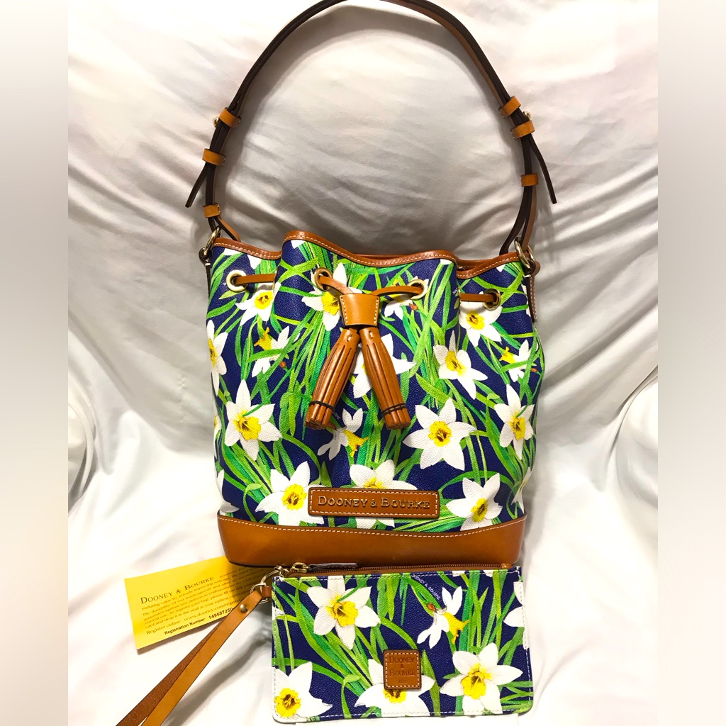 Euc Dooney & Bourke Daffodil White Flower Bucket Drawstring W/ Drawstring